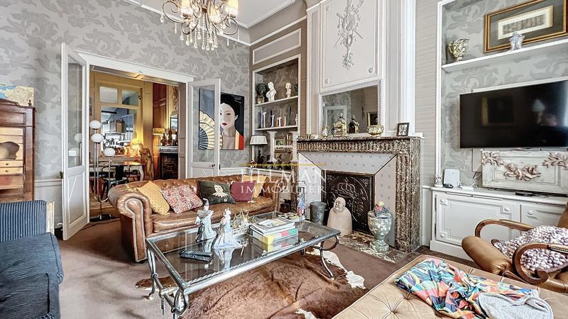 Maison - 301 m² - 11 pièces