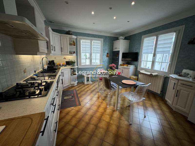 Maison - 340 m² - 8 pièces