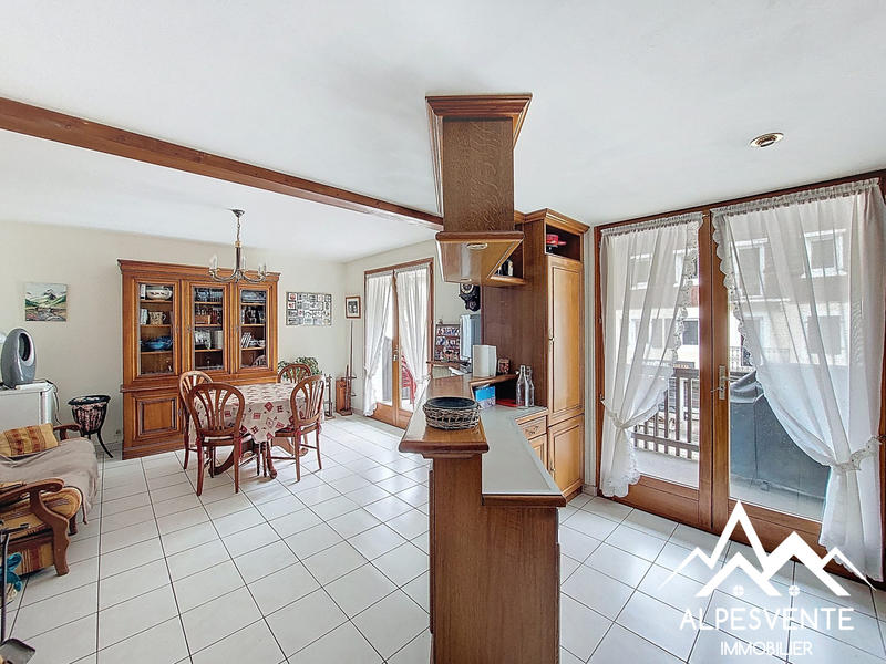 Maison - 225 m² - 10 pièces