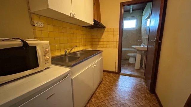 Propriété - 1 379 m² - 19 pièces