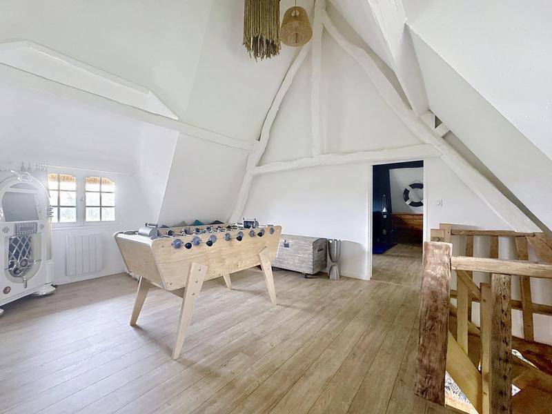 Maison - 220 m² - 8 pièces