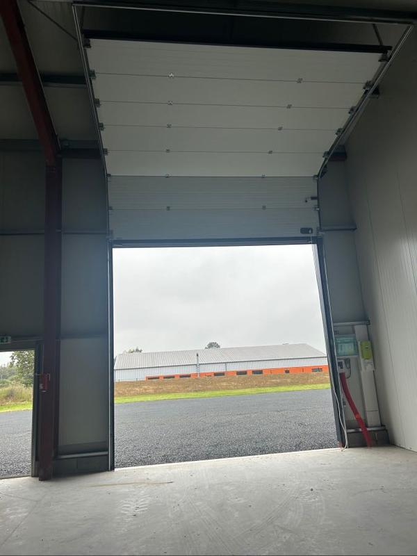 Local commercial - 1 300 m²