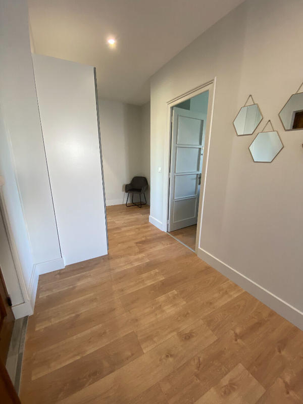 Chambre - 102 m² - 6 pièces