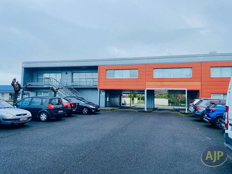 Local d'activité / Entrepôt - 228 m²