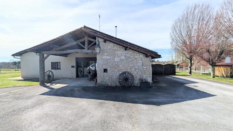 Maison - 258 m² - 9 pièces