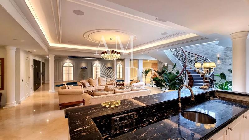 Propriété - 900 m² - 12 pièces