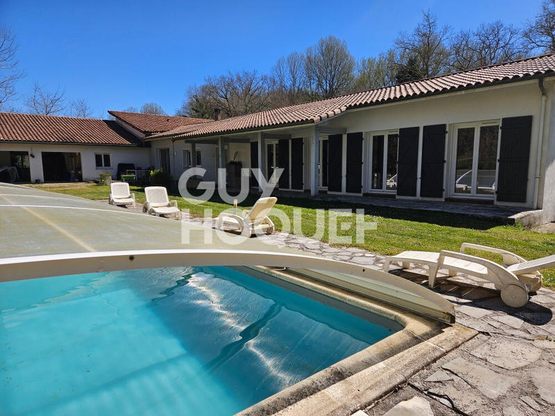 Maison - 250 m² - 7 pièces