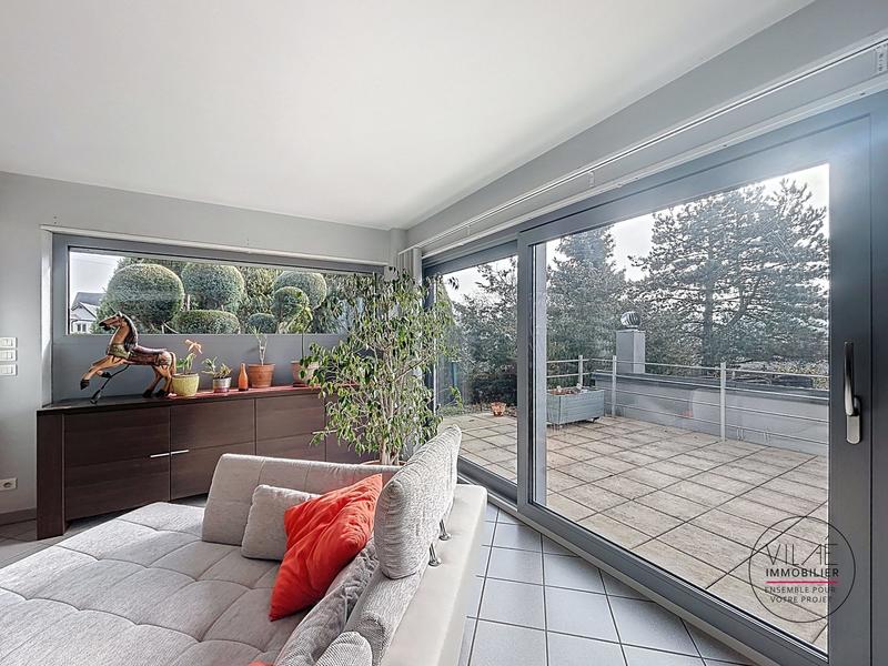 Maison - 235 m² - 8 pièces