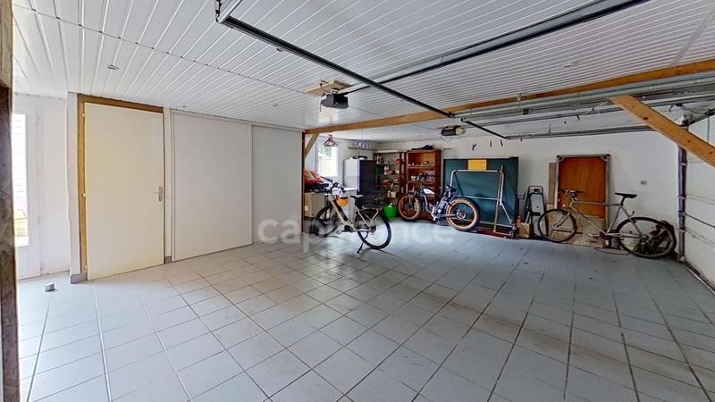 Maison - 246 m² - 10 pièces