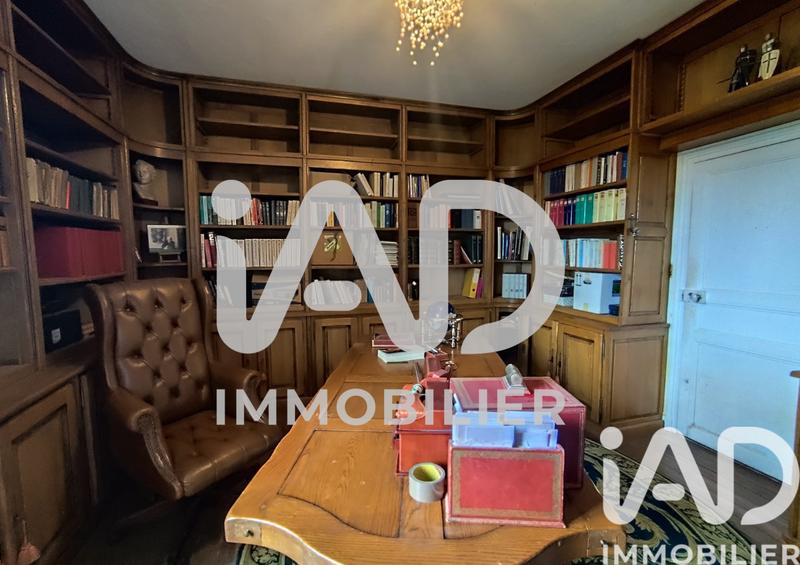 Maison - 240 m² - 8 pièces