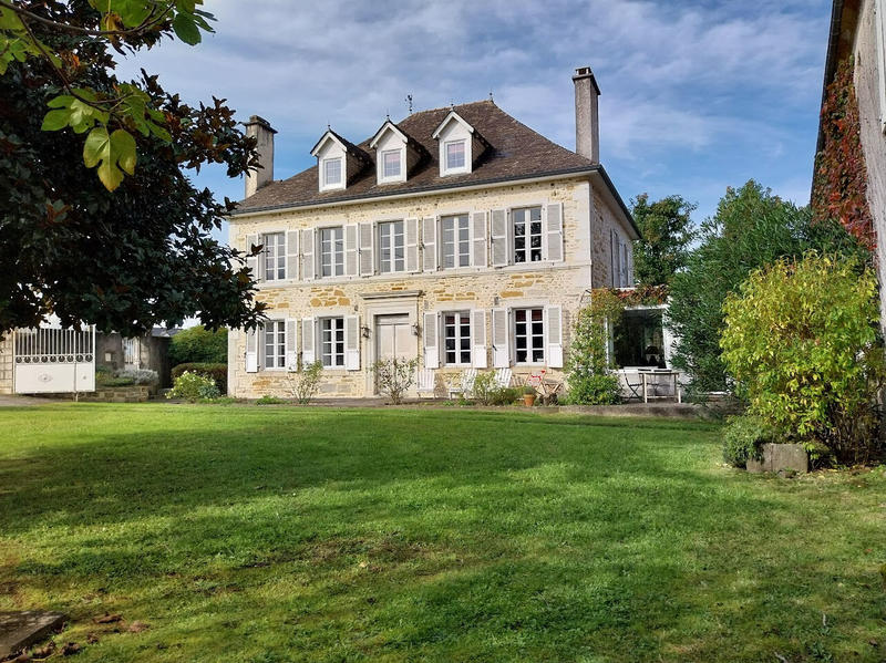 Maison - 315 m² - 10 pièces