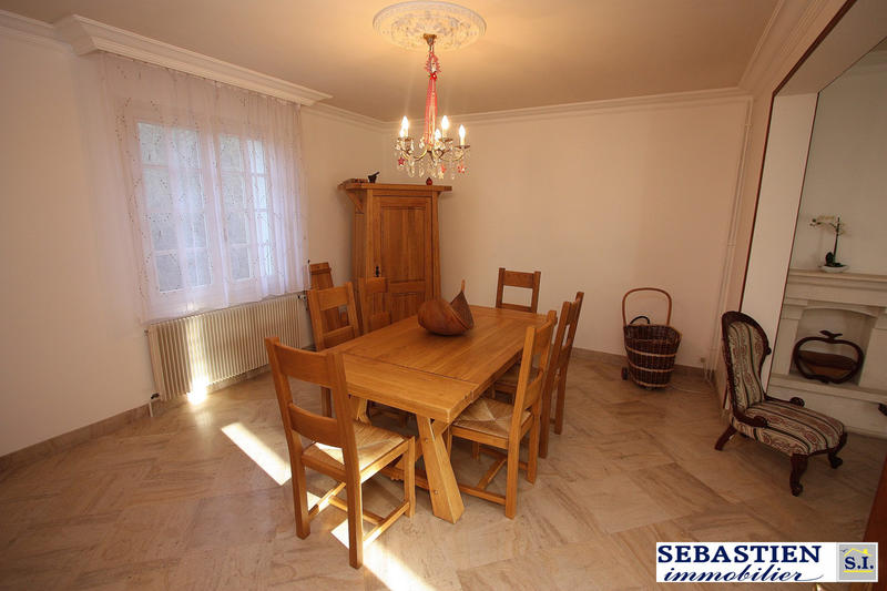 Maison traditionnelle - 239 m² - 11 pièces