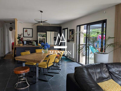 Maison - 94 m² - 5 pièces