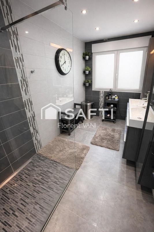 Maison - 140 m² - 6 pièces