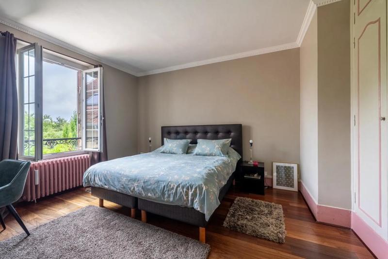 Maison - 250 m² - 7 pièces