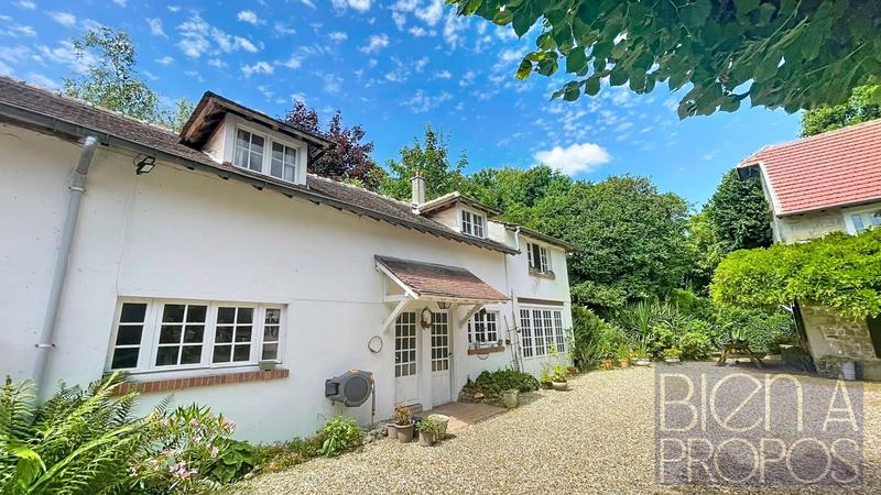 Maison ancienne - 340 m² - 10 pièces