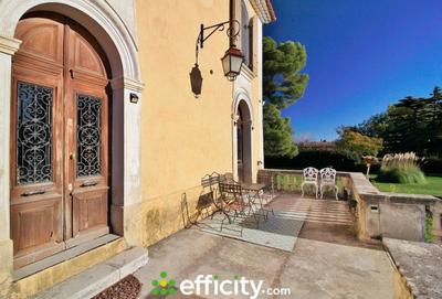 Maison - 1 000 m² - 33 pièces