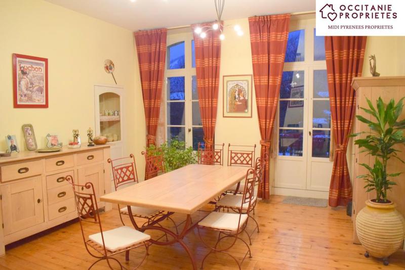 Propriété - 284 m² - 10 pièces