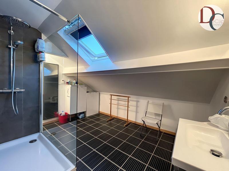 Maison - 185 m² - 9 pièces