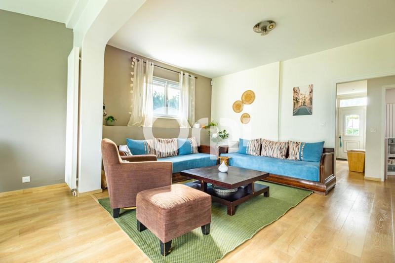 Maison - 229 m² - 7 pièces