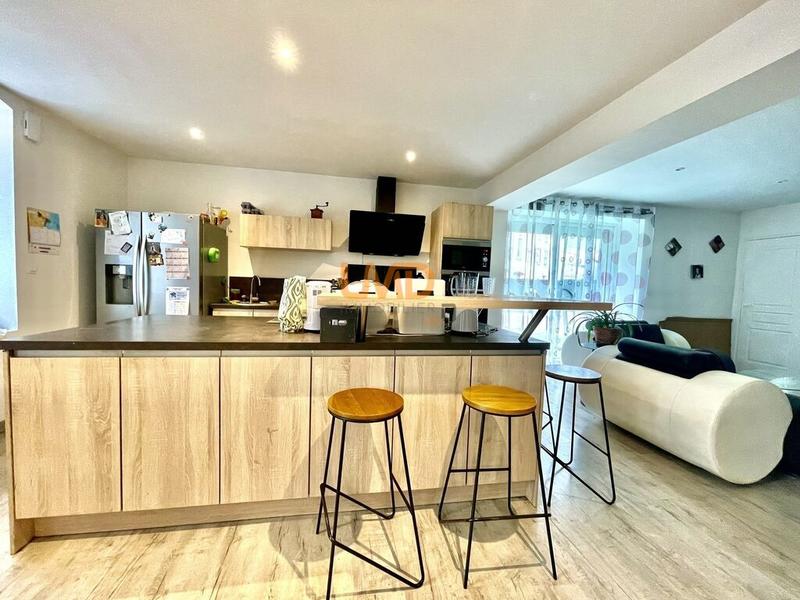 Maison - 177 m² - 7 pièces