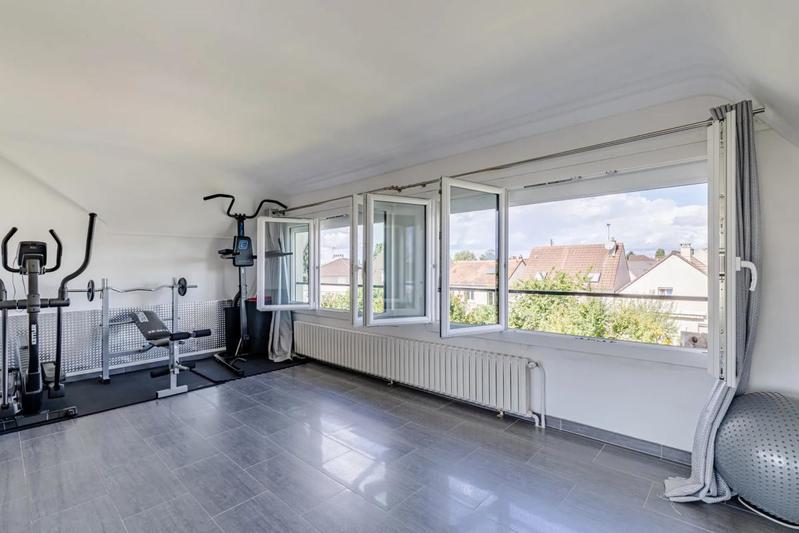 Maison - 213 m² - 6 pièces
