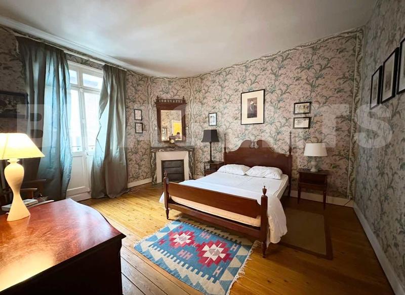 Maison - 309 m² - 12 pièces