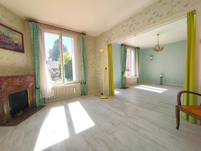 Maison - 94 m² - 7 pièces