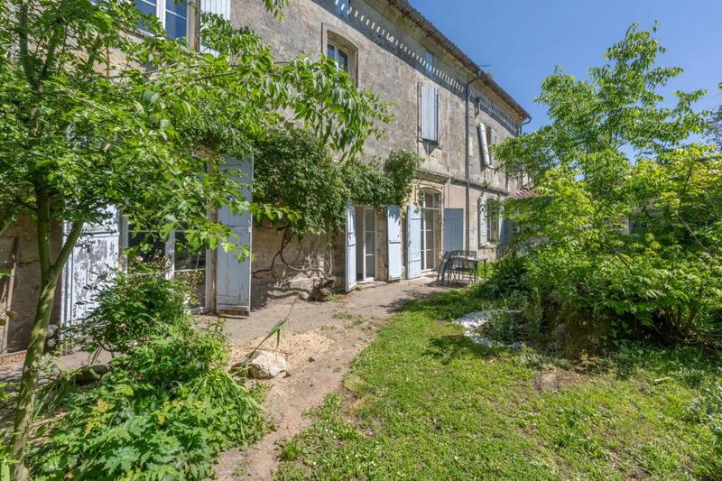 Maison - 290 m² - 8 pièces