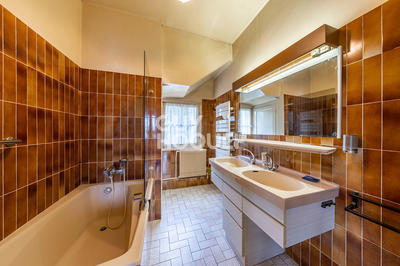 Maison - 182 m² - 9 pièces