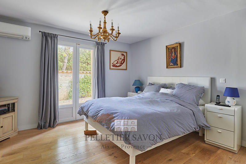 Maison - 225 m² - 7 pièces