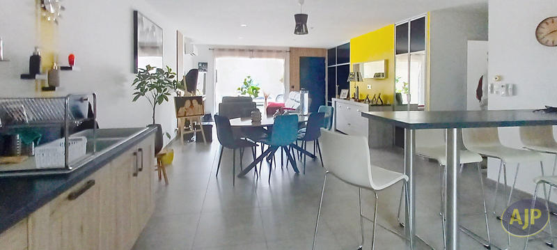 Maison - 96 m² - 5 pièces