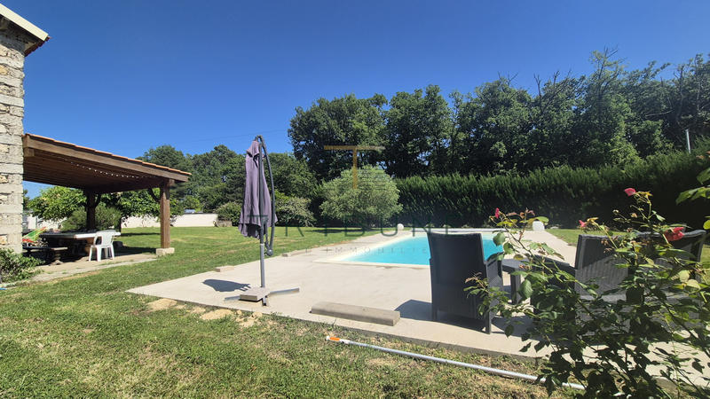 Maison - 235 m² - 8 pièces