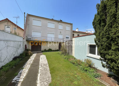 Maison - 90 m² - 5 pièces