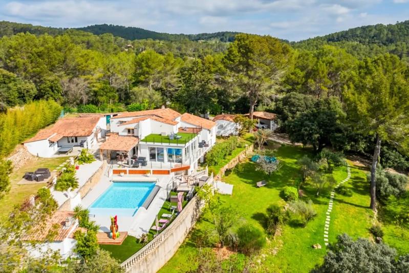 Maison - 300 m² - 8 pièces