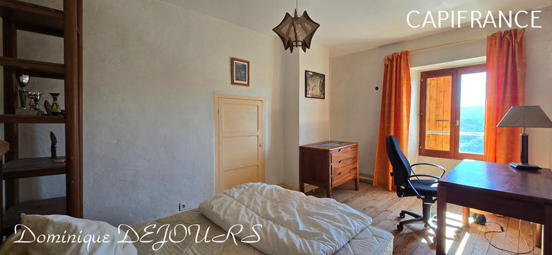 Maison - 250 m² - 8 pièces