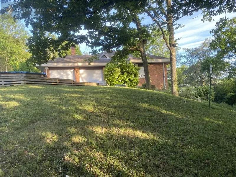 Maison - 240 m² - 6 pièces