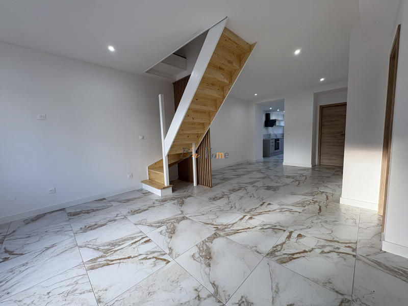 Maison - 88 m² - 6 pièces