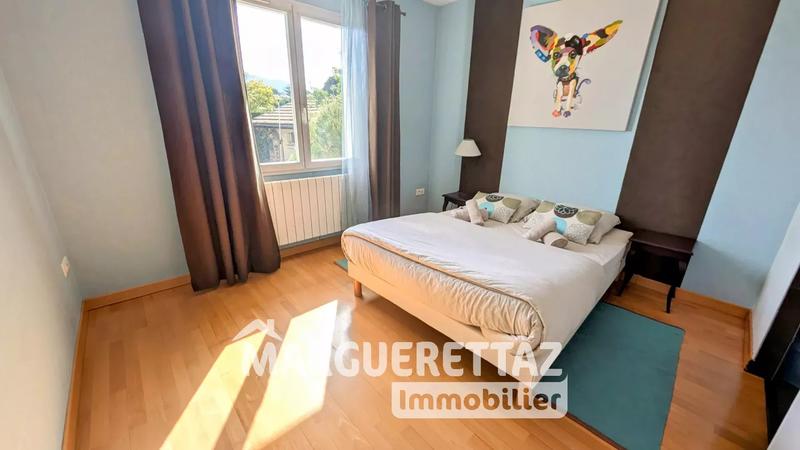 Maison - 266 m² - 8 pièces