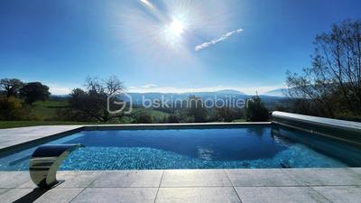 Maison - 202 m² - 7 pièces