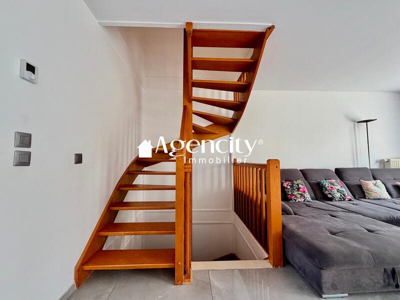 Maison - 90 m² - 5 pièces