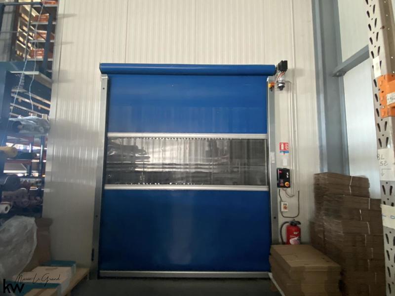 Local commercial - 1 200 m²