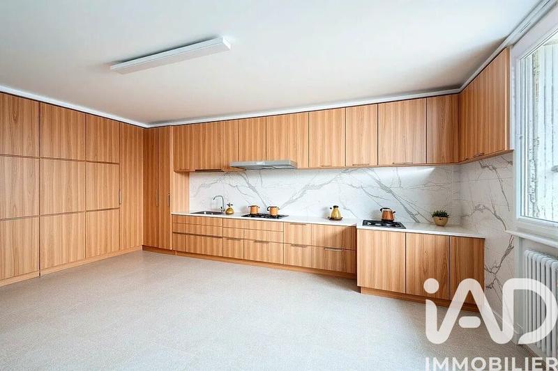 Maison - 194 m² - 8 pièces