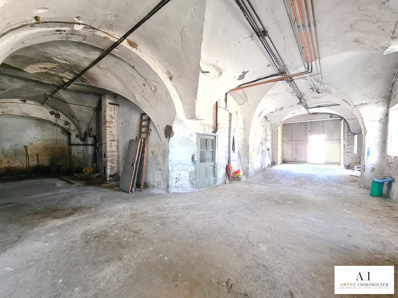 Parking / Garage - 305 m²