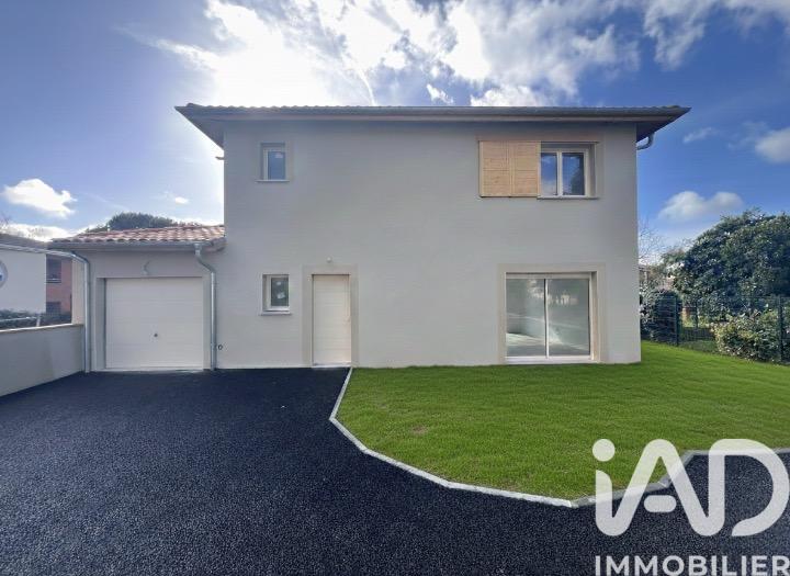 Maison - 90 m² - 4 pièces