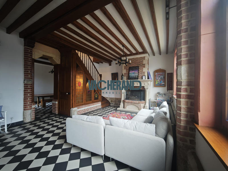 Maison - 232 m² - 7 pièces