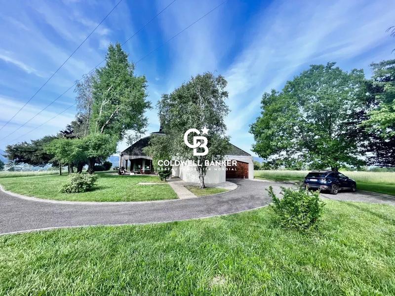 Maison - 250 m² - 7 pièces