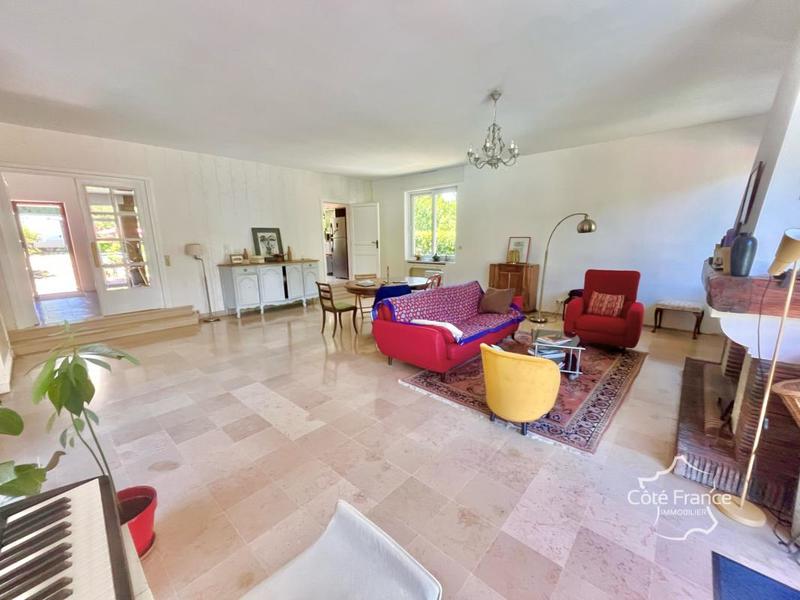 Propriété - 236 m² - 8 pièces