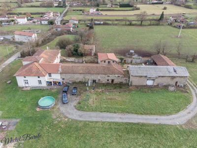 Corps de ferme - 250 m² - 7 pièces