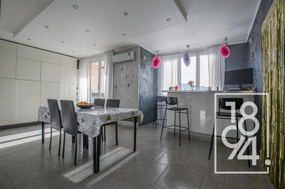 Appartement - 96 m² - 5 pièces